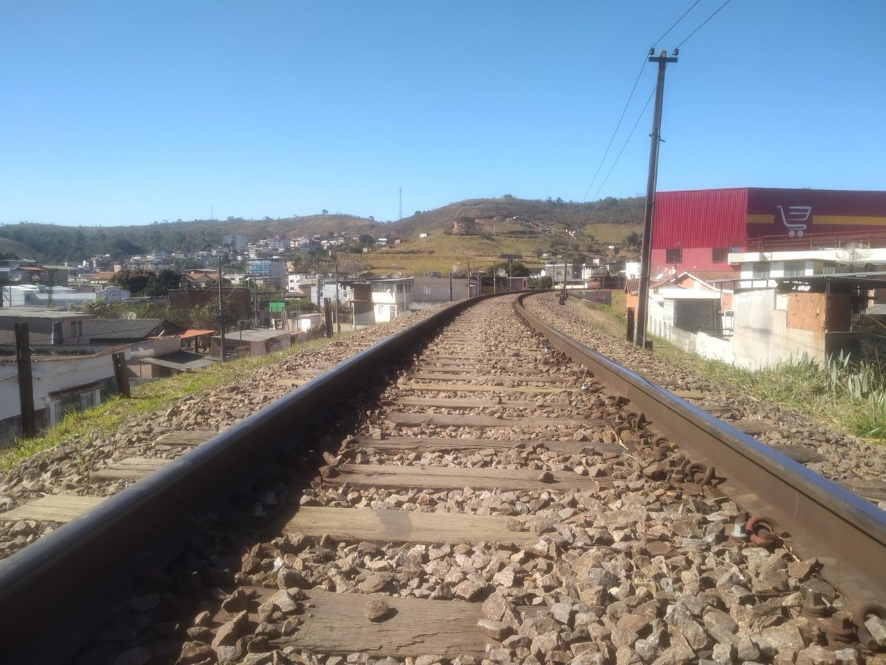 Jovem atropelado por trem em Santos Dumont vai receber R$ 60 mil por danos morais e pensão vitalícia da MRS